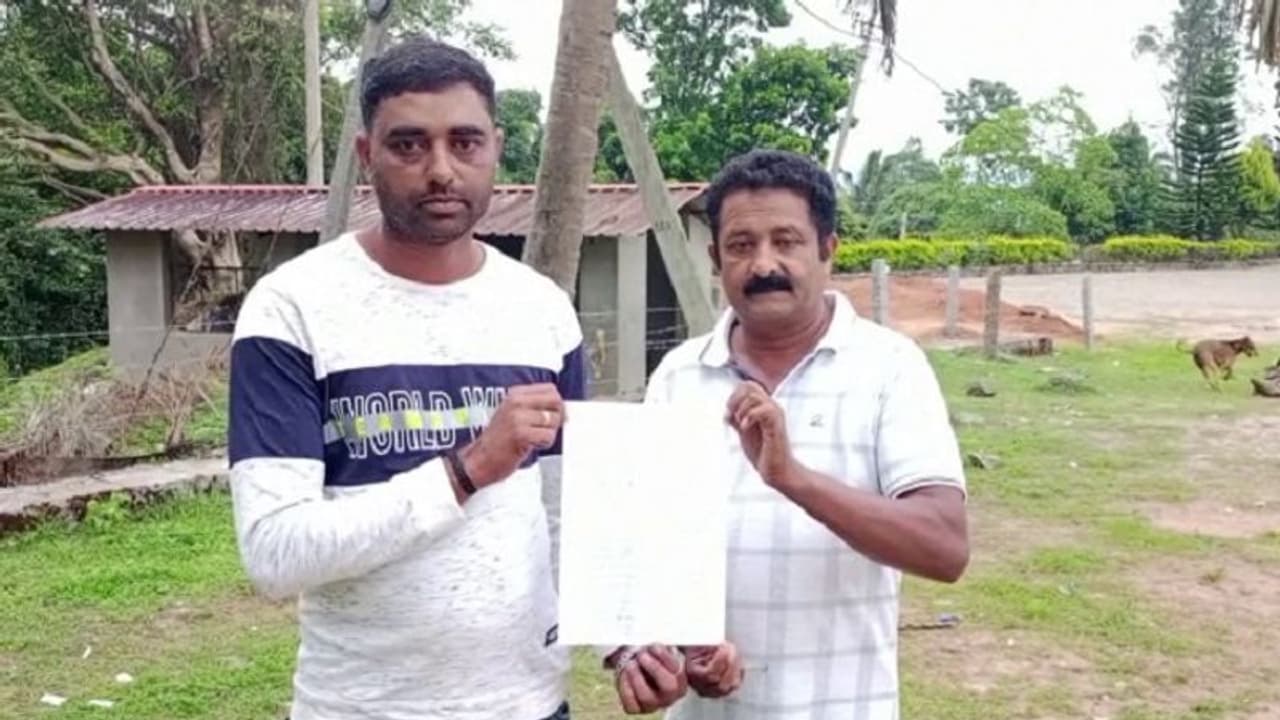 3 ವರ್ಷ ಕಳೆದ್ರೂ ಸಂತ್ರಸ್ತರಿಗೆ ಸಿಗದ ಪರಿಹಾರ, 5 ಕುಟುಂಬಗಳಿಂದ ಸಾಮೂಹಿಕ ಆತ್ಮಹತ್ಯೆಯ ನಿರ್ಧಾರ 3 ವರ್ಷ ಕಳೆದ್ರೂ ಸಂತ್ರಸ್ತರಿಗೆ ಸಿಗದ ಪರಿಹಾರ, 5 ಕುಟುಂಬಗಳಿಂದ ಸಾಮೂಹಿಕ ಆತ್ಮಹತ್ಯೆಯ ನಿರ್ಧಾರ