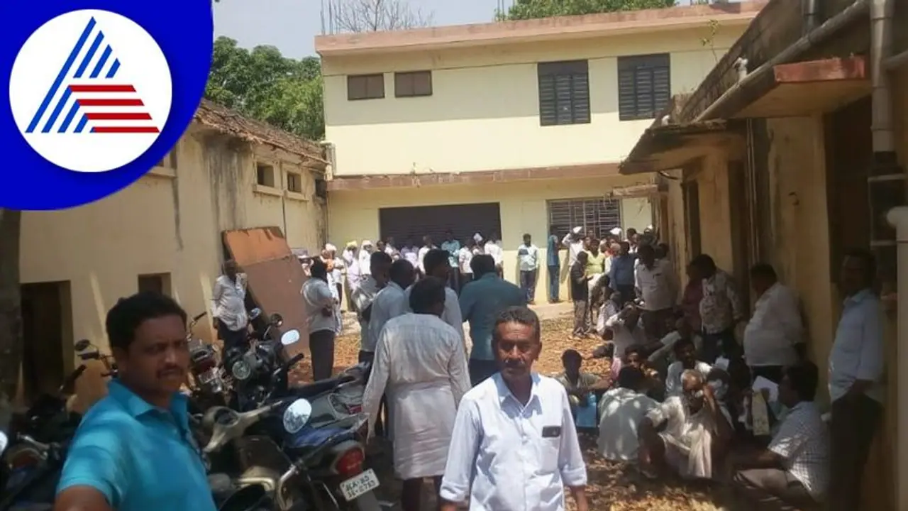 ರಾಗಿ ಖರೀದಿ ನೊಂದಣಿಗೆ ಬಂದು ಕಾದು ಕಾದು ಸುಸ್ತಾದ ರೈತರು