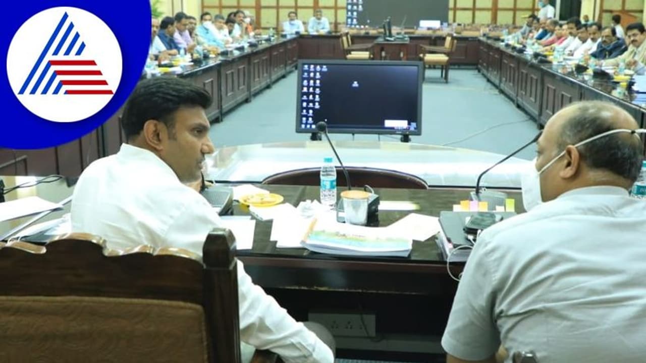 ಗುರಿ ತಲುಪದ ಅಧಿಕಾರಿಗಳ ತಲೆದಂಡ ನಿಶ್ಚಿತ : ಸಚಿವ ಸುಧಾಕರ್‌ 