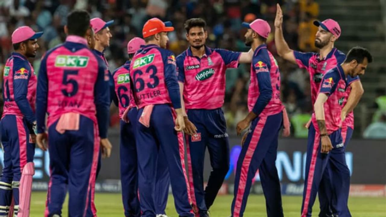 IPL 2022: పేరుకు పెద్ద బ్యాటింగ్ లైనప్.. 145 కూడా కొట్టలేదు.. ఆర్సీబీకి ఘోర అవమానం.. IPL 2022: పేరుకు పెద్ద బ్యాటింగ్ లైనప్.. 145 కూడా కొట్టలేదు.. ఆర్సీబీకి ఘోర అవమానం..