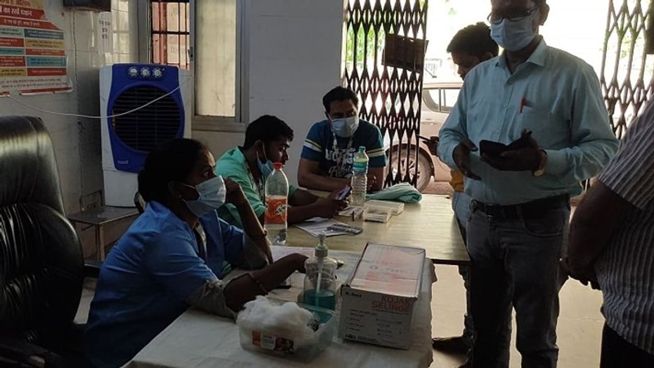 Ground Report: कोरोना संक्रमण को लेकर वाराणसी स्वास्थ्य महकमा सतर्क, युद्ध स्तर पर चल रहा अभियान Ground Report: कोरोना संक्रमण को लेकर वाराणसी स्वास्थ्य महकमा सतर्क, युद्ध स्तर पर चल रहा अभियान