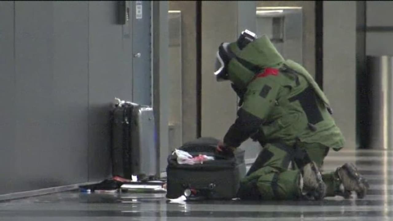 गोल्ड की खदान बना जयपुर एयरपोर्टः बैग से मिली 2 करोड़ की ऐसी प्रेस मशीन, जिसके सच ने सबको किया हैरान गोल्ड की खदान बना जयपुर एयरपोर्टः बैग से मिली 2 करोड़ की ऐसी प्रेस मशीन, जिसके सच ने सबको किया हैरान