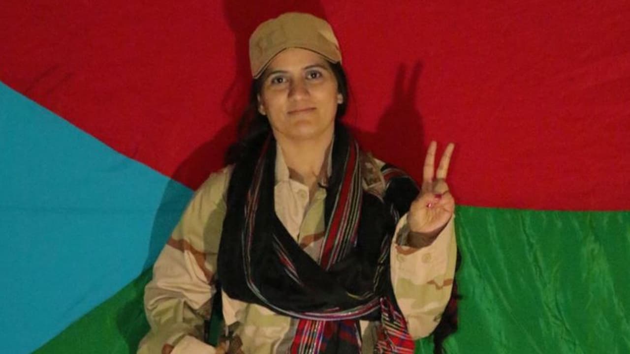 করাচির আত্মঘাতী জঙ্গি পেশায় এক শিক্ষিকা, রয়েছে ২ সন্তানও করাচির আত্মঘাতী জঙ্গি পেশায় এক শিক্ষিকা, রয়েছে ২ সন্তানও