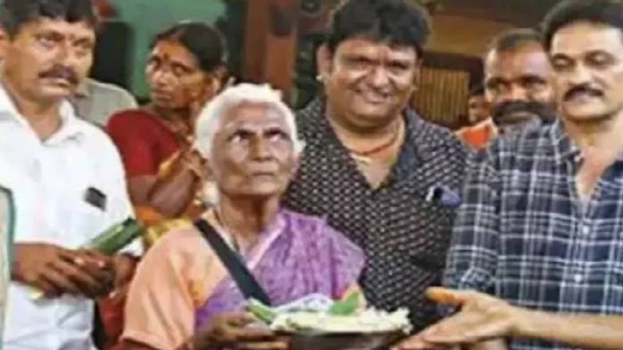 യാചിച്ച് കിട്ടിയ പണം, ഒരുലക്ഷം രൂപ ക്ഷേത്രത്തിൽ അന്നദാനം നടത്താൻ സംഭാവന ചെയ്‍ത് വൃദ്ധ