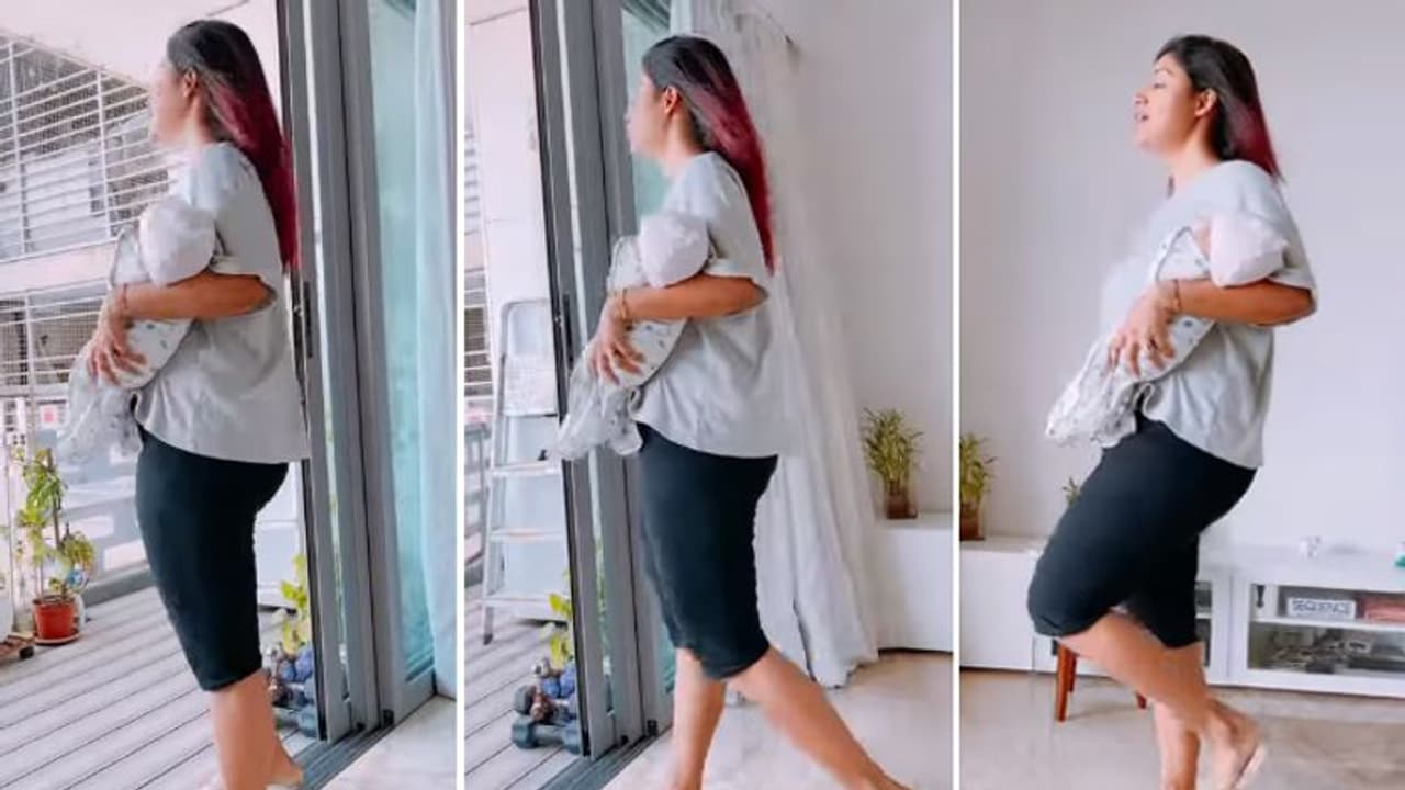 'बच्ची को ठीक से पकड़ो, स्टाइल बाद में मारना' देबिना बनर्जी की हरकत पर फूटा लोगों का गुस्सा, फटकारा 'बच्ची को ठीक से पकड़ो, स्टाइल बाद में मारना' देबिना बनर्जी की हरकत पर फूटा लोगों का गुस्सा, फटकारा