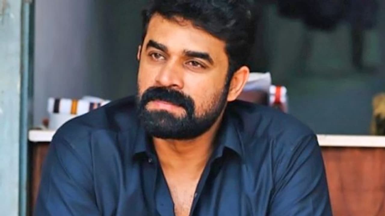 ബലാത്സംഗ കേസ്; നടൻ വിജയ് ബാബു ഇന്ന് ഹൈക്കോടതിയിൽ മുൻകൂർ ജാമ്യ ഹർജി നൽകിയേക്കും