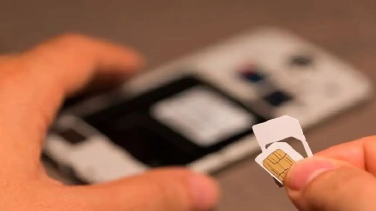 Trivia: సిమ్ కార్డ్ ఒక మూలకి ఎందుకు కత్తిరించి ఉంటుందో తెలుసా... దీనికి అర్ధం ఏంటి..? Trivia: సిమ్ కార్డ్ ఒక మూలకి ఎందుకు కత్తిరించి ఉంటుందో తెలుసా... దీనికి అర్ధం ఏంటి..?
