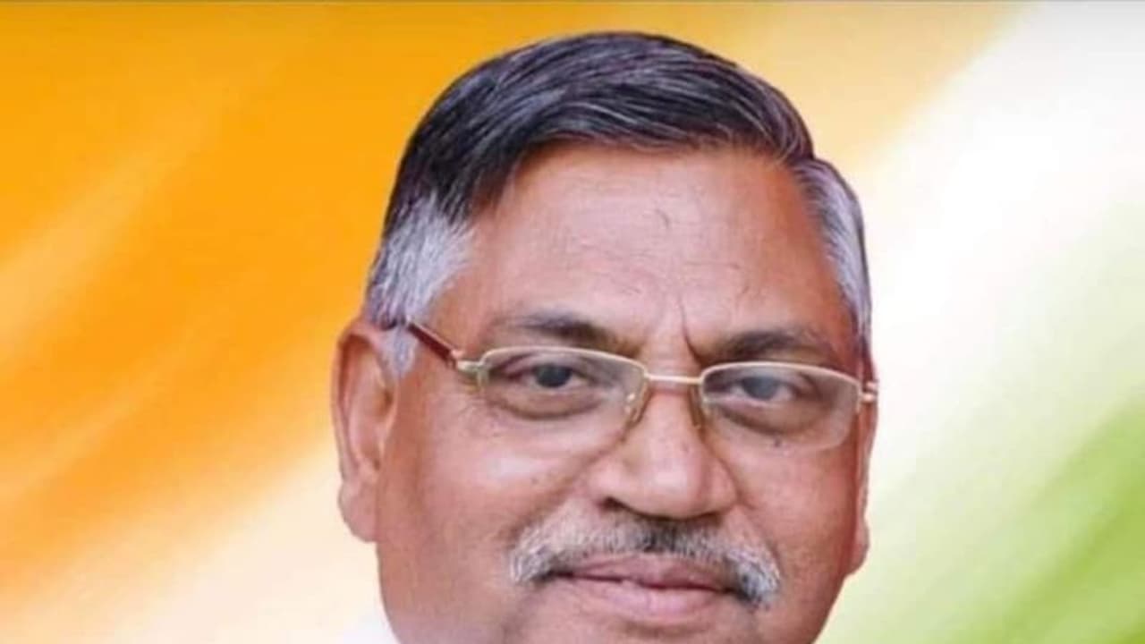 హర్యానా కాంగ్రెస్ కమిటీ పునరుద్దరణ.. అధ్యక్షుడిగా హుడా విధేయుడు ఉదయ్ భాన్ ఎంపిక హర్యానా కాంగ్రెస్ కమిటీ పునరుద్దరణ.. అధ్యక్షుడిగా హుడా విధేయుడు ఉదయ్ భాన్ ఎంపిక