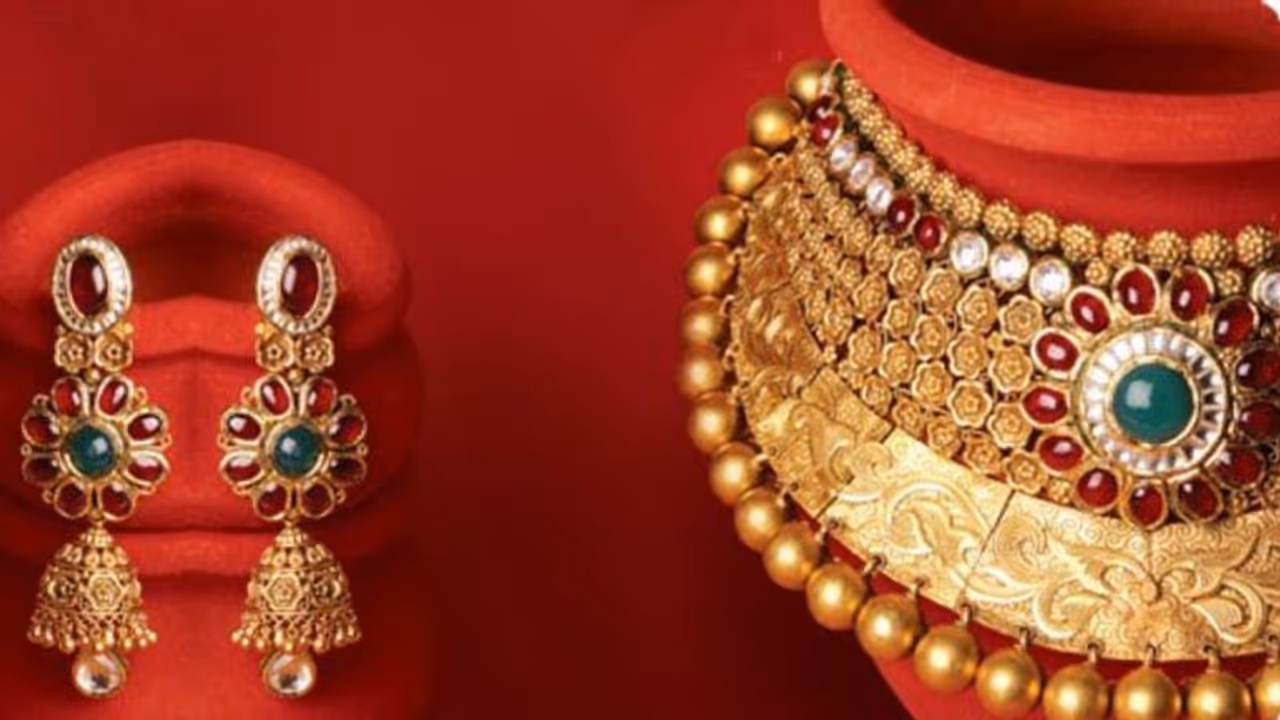 Gold and Silver Price Today 8 July: सोने का भाव चढ़ा, चांदी फिसला, जानें सर्राफा बाजार का ताजा रेट Gold and Silver Price Today 8 July: सोने का भाव चढ़ा, चांदी फिसला, जानें सर्राफा बाजार का ताजा रेट