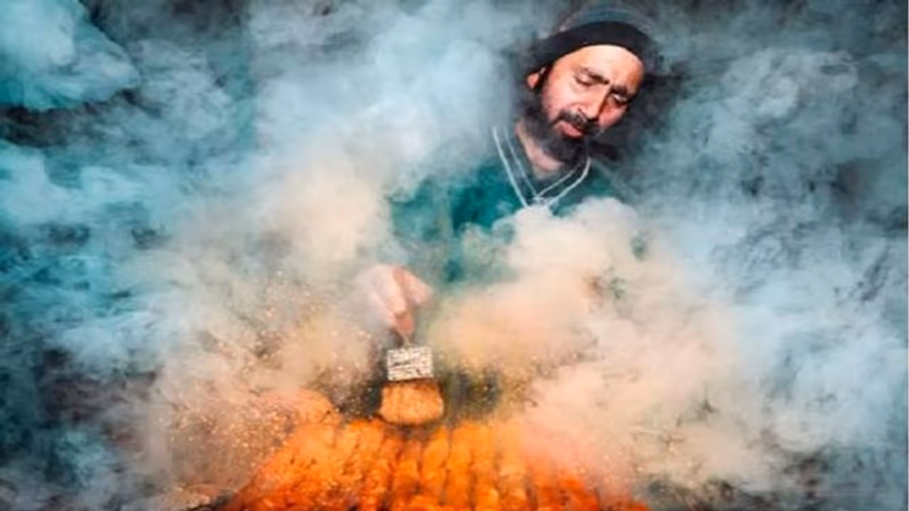 சர்வதேச விருதினை தட்டி சென்ற கபாப் வியாபாரி புகைப்படம்.. பிங்க் லேடி ஃபுட் போட்டோகிராஃபர் விருது.. சர்வதேச விருதினை தட்டி சென்ற கபாப் வியாபாரி புகைப்படம்.. பிங்க் லேடி ஃபுட் போட்டோகிராஃபர் விருது..