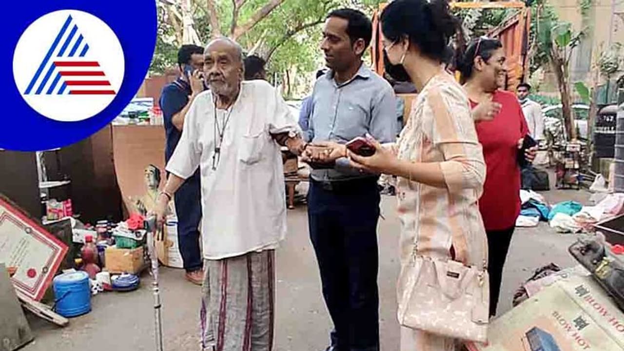 రోడ్డుపై పద్మశ్రీ అవార్డు గ్రహీత మాయాధర్ రౌత్‌‌ వస్తువులు: కళాకారులకు గౌరవం ఇవ్వడం లేదని మోదీపై కూతురు ఫైర్ 