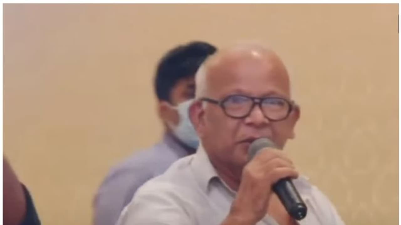 K Rail : കെഎസ്ആര്‍ടിസിയെ ആദ്യം മെച്ചപ്പെടുത്തികൂടെ? കെ റെയില്‍ സംവാദ വേദിയില്‍ ചോദ്യവുമായി പൊതുപ്രവര്‍ത്തകന്‍