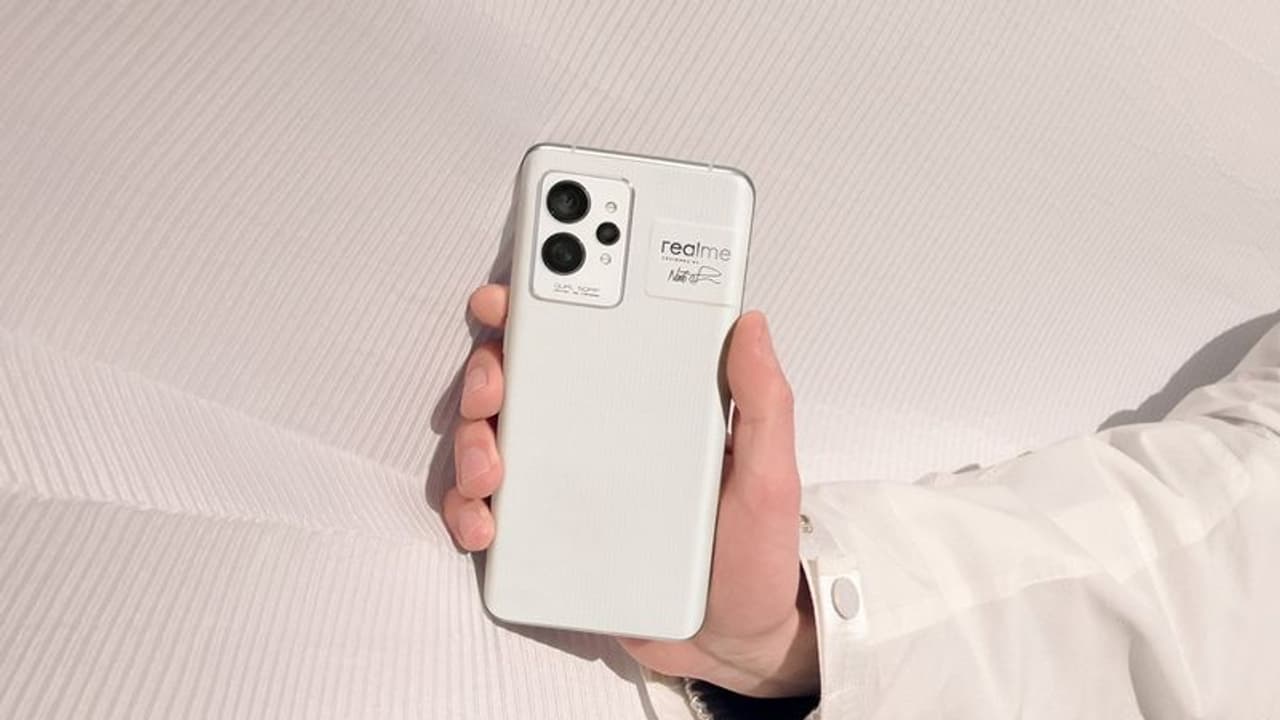 నేడే రియల్ మీ జి‌టి 2 ఫస్ట్ సేల్.. ఇండియాలో లాంచ్ ఆఫర్, ధర ఎంతంటే..?