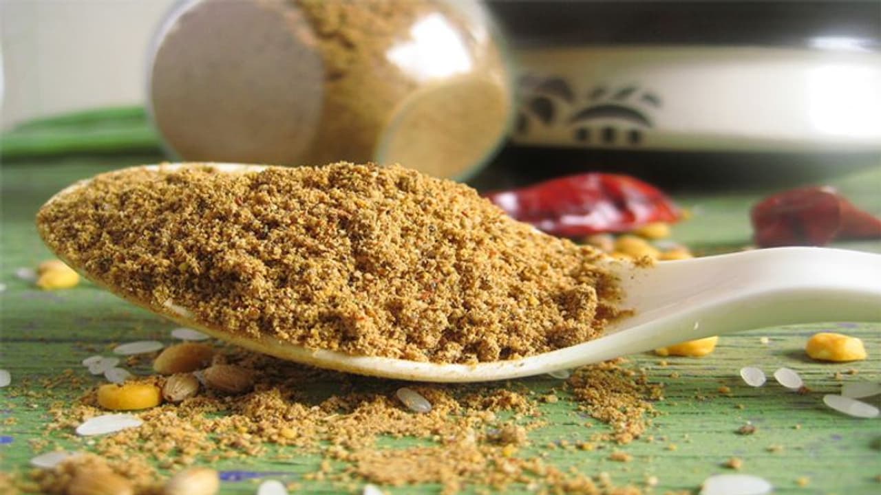 बाजार के महंगे सांभर मसाले को फेल कर देगा, घर पर दाल चावल से बना यह टेस्टी मसाला, आज ही करें ट्राई बाजार के महंगे सांभर मसाले को फेल कर देगा, घर पर दाल चावल से बना यह टेस्टी मसाला, आज ही करें ट्राई