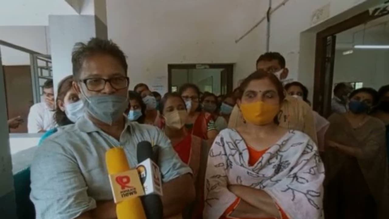 രസതന്ത്ര ഉത്തരസൂചികയിലെ പിഴവ്: 12 അധ്യാപകരോട് വിശദീകരണം തേടി, മൂല്യനിർണ്ണയത്തിന് പുതിയ ഉത്തരസൂചിക രസതന്ത്ര ഉത്തരസൂചികയിലെ പിഴവ്: 12 അധ്യാപകരോട് വിശദീകരണം തേടി, മൂല്യനിർണ്ണയത്തിന് പുതിയ ഉത്തരസൂചിക