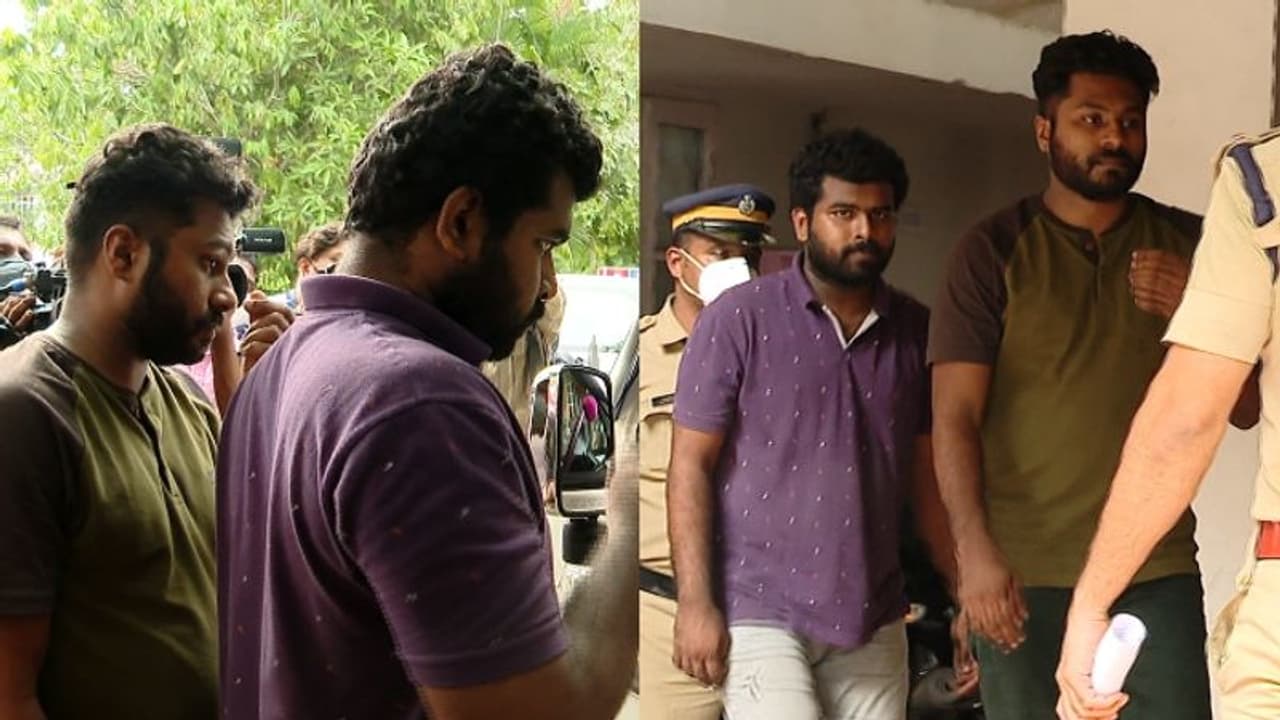 Honeytrap: ആപ്പിലൂടെ സ്ത്രീ ശബ്ദം സൃഷ്ടിച്ച് ഹണി ട്രാപ്പ്, 46 ലക്ഷം തട്ടിയെടുത്ത സഹോദരങ്ങൾ പിടിയിൽ 