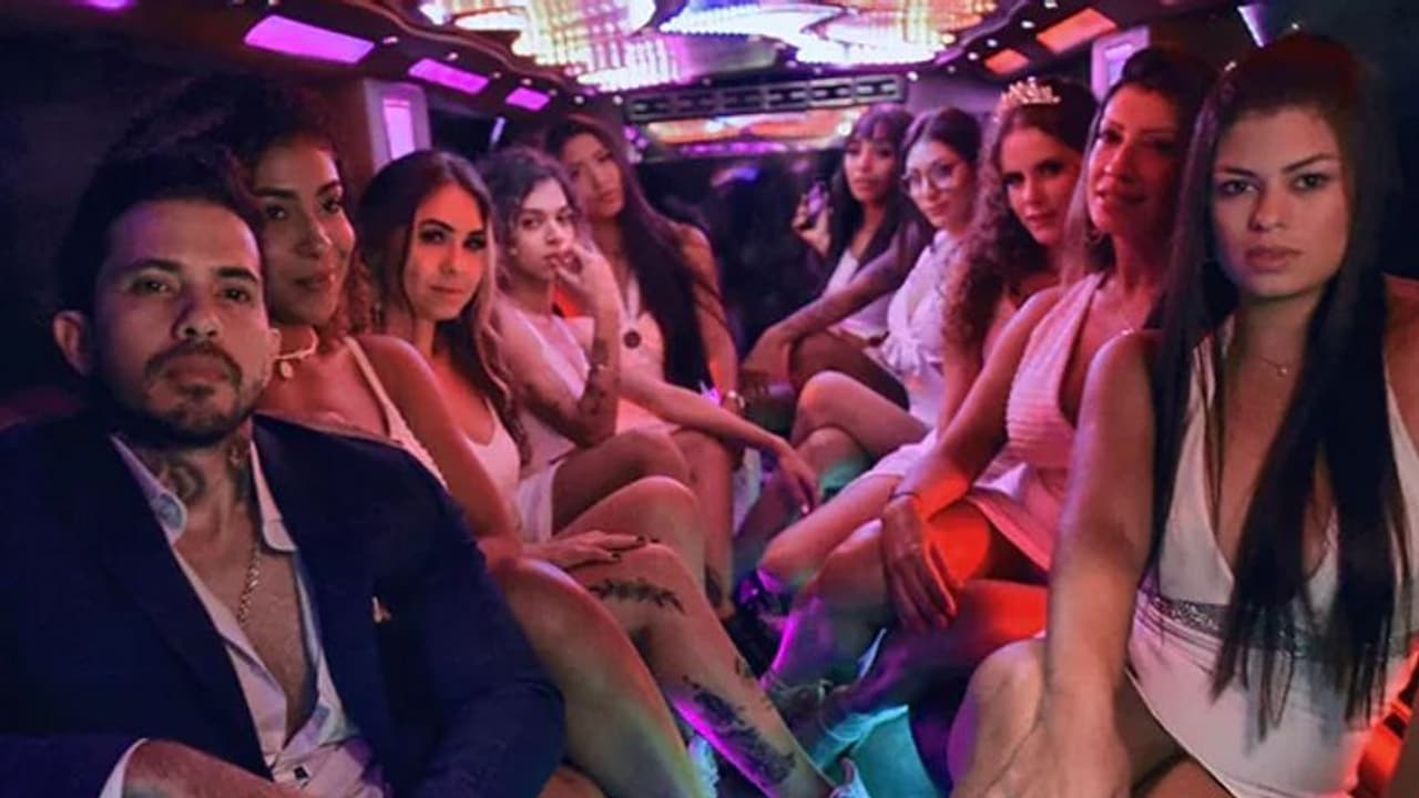 സെക്സിന് ടൈംടേബിള് വെച്ചു, പിന്നെ ഒഴിവാക്കി, ഒമ്പതു ഭാര്യമാരുള്ള മോഡല് പറയുന്നു! സെക്സിന് ടൈംടേബിള് വെച്ചു, പിന്നെ ഒഴിവാക്കി, ഒമ്പതു ഭാര്യമാരുള്ള മോഡല് പറയുന്നു!