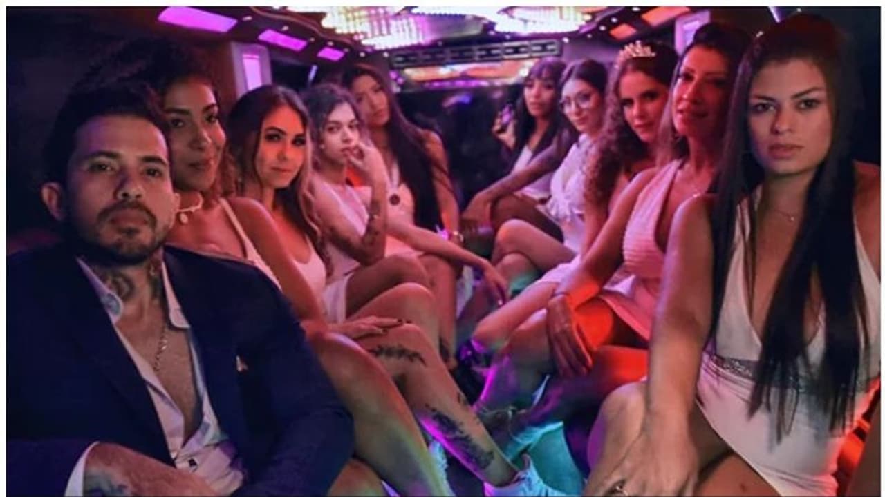 తొమ్మిది మంది యువతులను పెళ్లి చేసుకున్న బ్రెజిల్ మోడల్.. దానికి టైం టేబుల్ సెట్ చేసుకున్నా కుదర్లేదంటా..! తొమ్మిది మంది యువతులను పెళ్లి చేసుకున్న బ్రెజిల్ మోడల్.. దానికి టైం టేబుల్ సెట్ చేసుకున్నా కుదర్లేదంటా..!