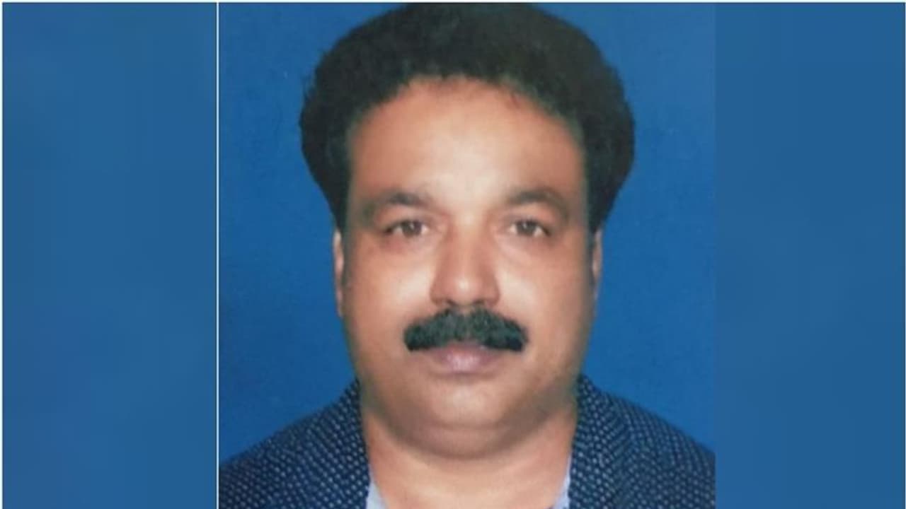 ഹൃദയാഘാതം മൂലം മരിച്ച പ്രവാസി മലയാളിയുടെ മൃതദേഹം നാട്ടിലെത്തിച്ചു ഹൃദയാഘാതം മൂലം മരിച്ച പ്രവാസി മലയാളിയുടെ മൃതദേഹം നാട്ടിലെത്തിച്ചു