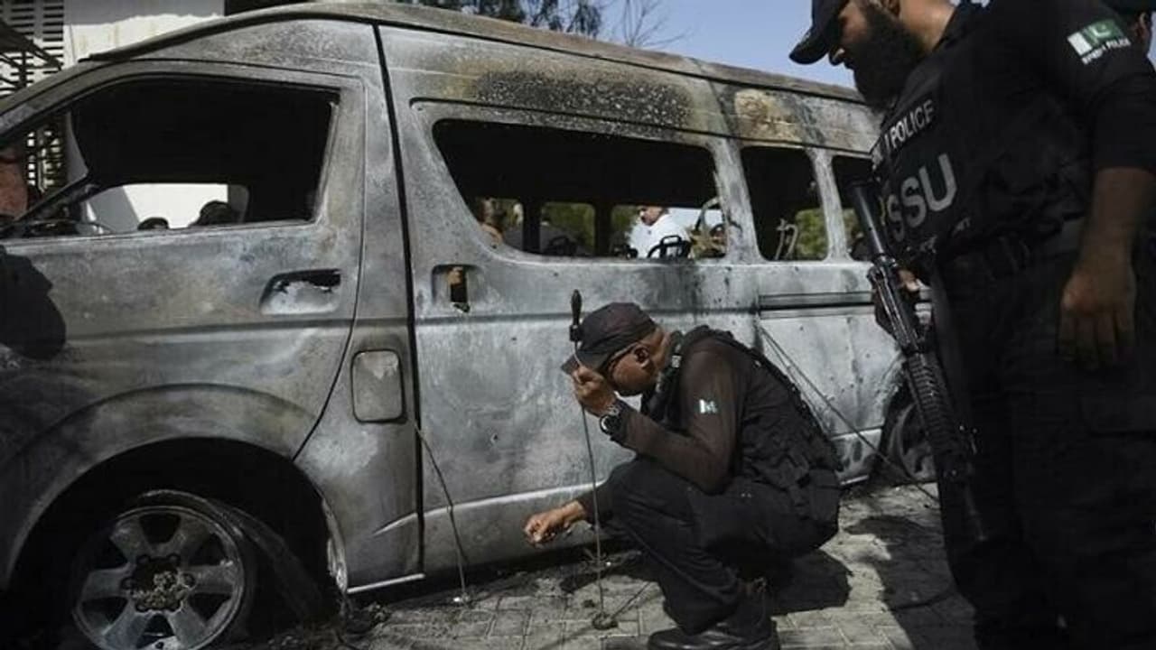 भारत ने की कराची आत्मघाती हमले की निंदा, शहबाज शरीफ की टिप्पणी को किया खारिज भारत ने की कराची आत्मघाती हमले की निंदा, शहबाज शरीफ की टिप्पणी को किया खारिज