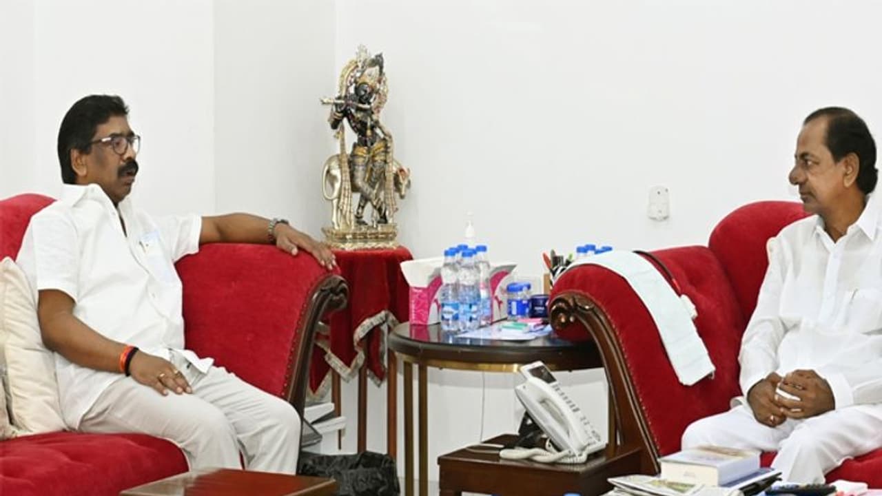 కేసీఆర్‌తో జార్ఖండ్ సీఎం హేమంత్ సోరెన్ భేటీ.. జాతీయ రాజకీయాలపై చర్చ