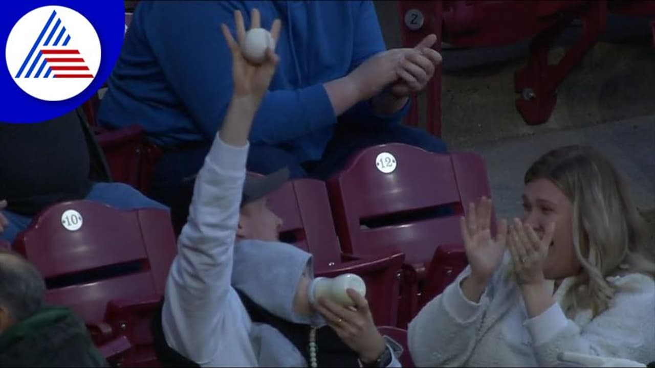 Viral Video ಮಗುವಿಗೆ ಬಾಟಲಿಯಲ್ಲಿ ಹಾಲು ಕುಡಿಸುತ್ತಲೇ ತನ್ನತ್ತ ಬಂದ ಚೆಂಡನ್ನು ಹಿಡಿದ ಸೂಪರ್ ಡ್ಯಾಡಿ!