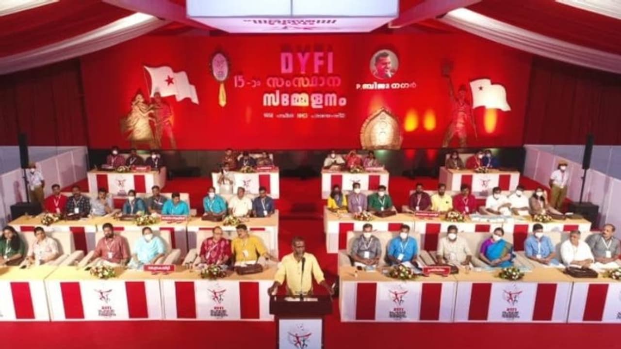 DYFI: 'സംഘടനയെ ഹൈജാക്ക് ചെയ്യാൻ ശ്രമം', ഡിവൈഎഫ്ഐ സംസ്ഥാന സമ്മേളനത്തിൽ റിയാസിനും റഹീമിനും വിമർശനം DYFI: 'സംഘടനയെ ഹൈജാക്ക് ചെയ്യാൻ ശ്രമം', ഡിവൈഎഫ്ഐ സംസ്ഥാന സമ്മേളനത്തിൽ റിയാസിനും റഹീമിനും വിമർശനം