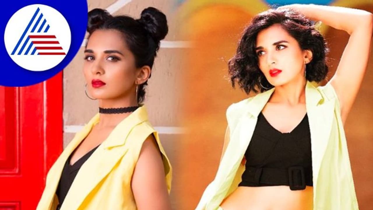 1975 ಚಿತ್ರದಲ್ಲಿ ಸಿಂಧು ಲೋಕನಾಥ್ ವಿಶೇಷ ಡಾನ್ಸ್ 1975 ಚಿತ್ರದಲ್ಲಿ ಸಿಂಧು ಲೋಕನಾಥ್ ವಿಶೇಷ ಡಾನ್ಸ್