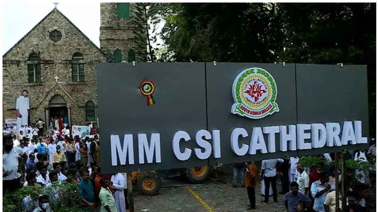 പാളയം എംഎം പള്ളി കത്തീഡ്രലായി പ്രഖ്യാപിച്ചു; പ്രതിഷേധം, ബിഷപ്പിനെതിരെ കൂകിവിളിച്ച് ഒരു വിഭാഗം