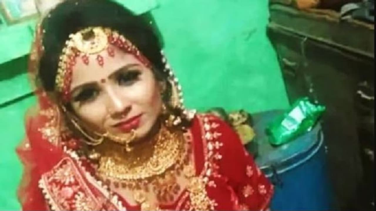 जयमाल के बाद 7 फेरों के इंतजार में बैठी दुल्हन को एक सनकी ने सुलाया मौत की नींद, मथुरा के इस परिवार में कोहराम जयमाल के बाद 7 फेरों के इंतजार में बैठी दुल्हन को एक सनकी ने सुलाया मौत की नींद, मथुरा के इस परिवार में कोहराम