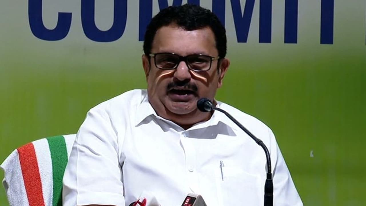 പിണറായി സർക്കാർ സ്റ്റണ്ടും സെക്സും നിറഞ്ഞ സിനിമ, തിരുവനന്തപുരം മേയർക്ക് അഹംഭാവം: കെ മുരളീധരൻ എംപി പിണറായി സർക്കാർ സ്റ്റണ്ടും സെക്സും നിറഞ്ഞ സിനിമ, തിരുവനന്തപുരം മേയർക്ക് അഹംഭാവം: കെ മുരളീധരൻ എംപി