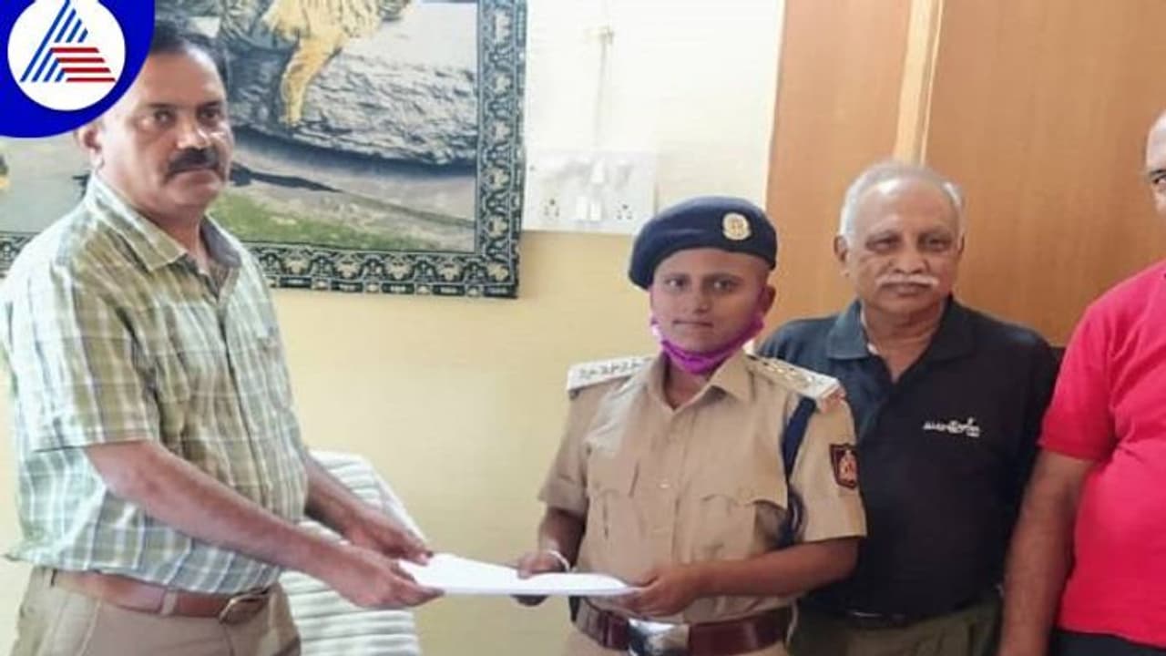 14ರ ಬಾಲೆಗೆ RFO ಹುದ್ದೆ: ಕ್ಯಾನ್ಸರ್ ಪೀಡಿತ ಬಾಲಕಿ ಆಸೆ ಈಡೇರಿಸಿದ ಅರಣ್ಯ ಇಲಾಖೆ..! 14ರ ಬಾಲೆಗೆ RFO ಹುದ್ದೆ: ಕ್ಯಾನ್ಸರ್ ಪೀಡಿತ ಬಾಲಕಿ ಆಸೆ ಈಡೇರಿಸಿದ ಅರಣ್ಯ ಇಲಾಖೆ..!