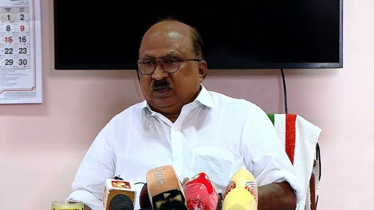'തന്നെ പുറത്താക്കേണ്ടത് എഐസിസി', സുധാകരൻ നുണ പറയുന്നു', ഔദ്യോഗിക അറിയിപ്പ് ലഭിച്ചിട്ടില്ലെന്ന് കെവി തോമസ്