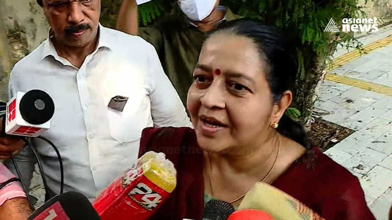 തൃക്കാക്കരയിൽ പിടിയുടെ പിൻഗാമി ഉമയോ ? ചർച്ചകൾ തുടരവെ ഉമ തോമസ് പൊതുവേദിയിൽ തൃക്കാക്കരയിൽ പിടിയുടെ പിൻഗാമി ഉമയോ ? ചർച്ചകൾ തുടരവെ ഉമ തോമസ് പൊതുവേദിയിൽ