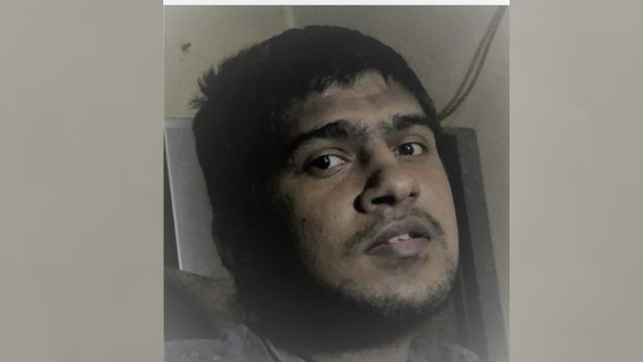 വീടിന് മുന്നിൽ അശാസ്ത്രീയമായ റോഡ് നിർമ്മാണം, ആറ് മാസമായി ആശുപത്രിയിൽ പോകാനാകാതെ ശരീരം തളർന്ന യുവാവ് വീടിന് മുന്നിൽ അശാസ്ത്രീയമായ റോഡ് നിർമ്മാണം, ആറ് മാസമായി ആശുപത്രിയിൽ പോകാനാകാതെ ശരീരം തളർന്ന യുവാവ്