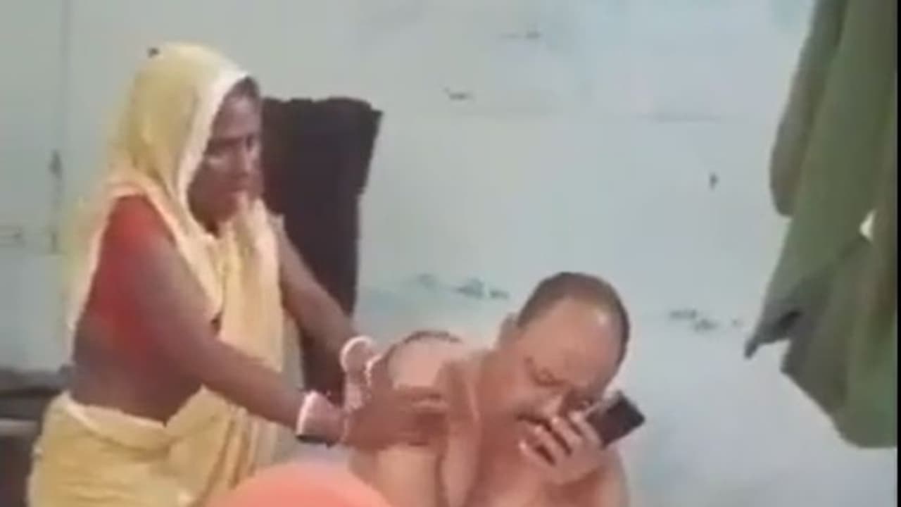 அரை நிர்வாணத்துடன் ஆயில் மசாஜ்.. காவல் நிலையத்தில் கட்டில் போட்டு எஸ்.ஐ. சிற்றின்பம்.. வைரல் வீடியோ