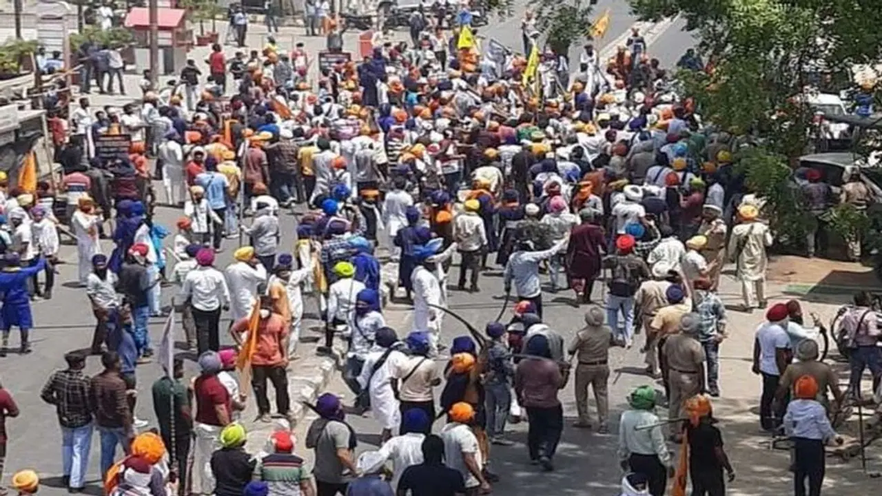 Patiala clashes: Senior cops removed, internet suspended till 6pm