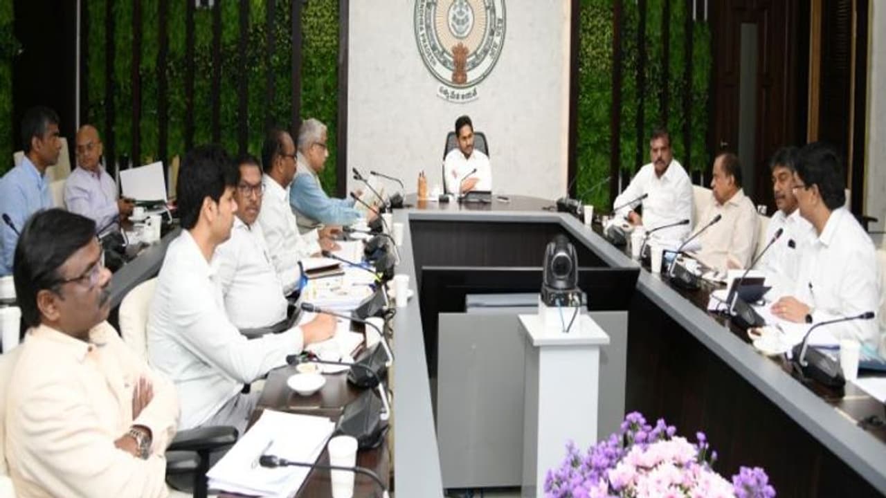 త్వరలో వ్య‌వ‌సాయ మోటార్ల‌కు మీట‌ర్లు .. జ‌గ‌న్ కీల‌క ప్ర‌క‌ట‌న‌