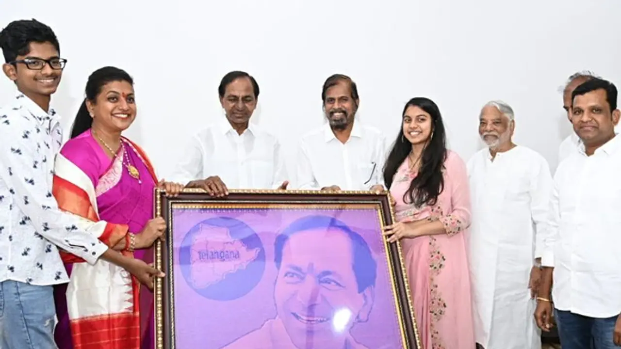 ఏపీ వస్తే రోడ్లు చూపిస్తా.. కేటీఆర్పై గరం, ఆపై కేసీఆర్తో భేటీ : హాట్ టాపిక్గా రోజా వైఖరి ఏపీ వస్తే రోడ్లు చూపిస్తా.. కేటీఆర్పై గరం, ఆపై కేసీఆర్తో భేటీ : హాట్ టాపిక్గా రోజా వైఖరి