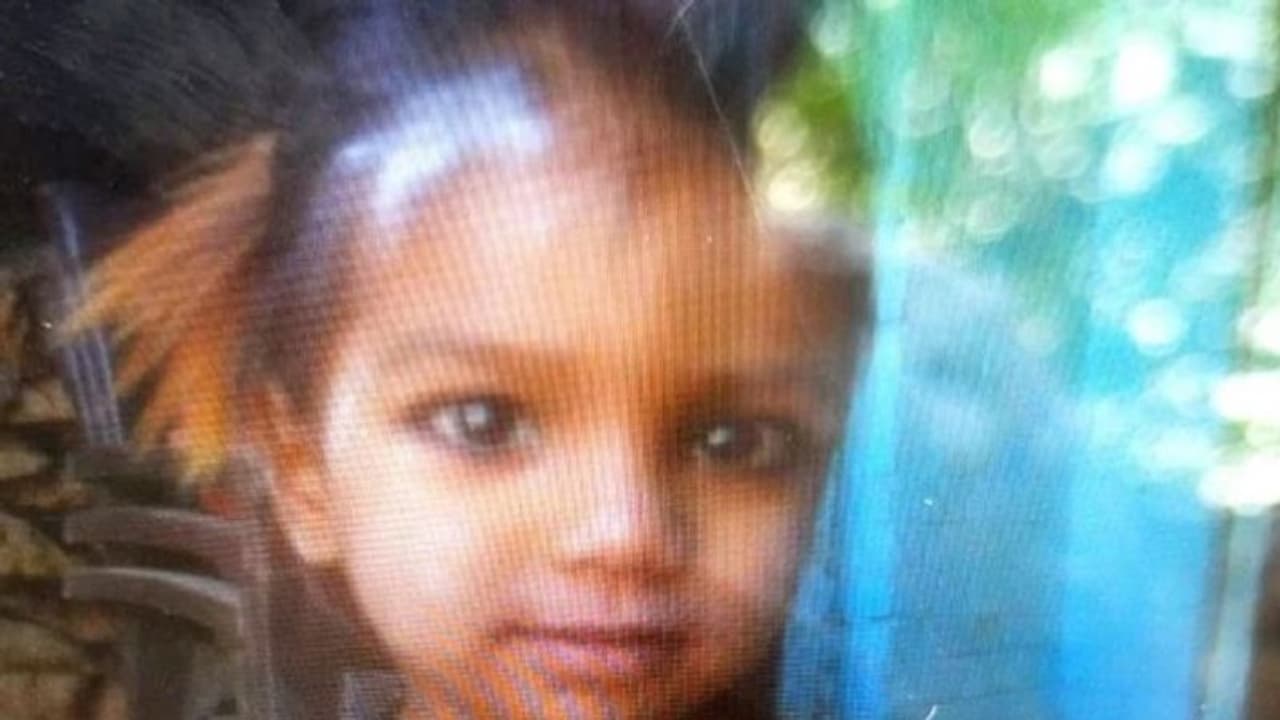 कोल्डड्रिंक की बोतल में डीजल रखने से हुआ बड़ा हादसा, पिता की इस गलती से गई मासूम की जान कोल्डड्रिंक की बोतल में डीजल रखने से हुआ बड़ा हादसा, पिता की इस गलती से गई मासूम की जान