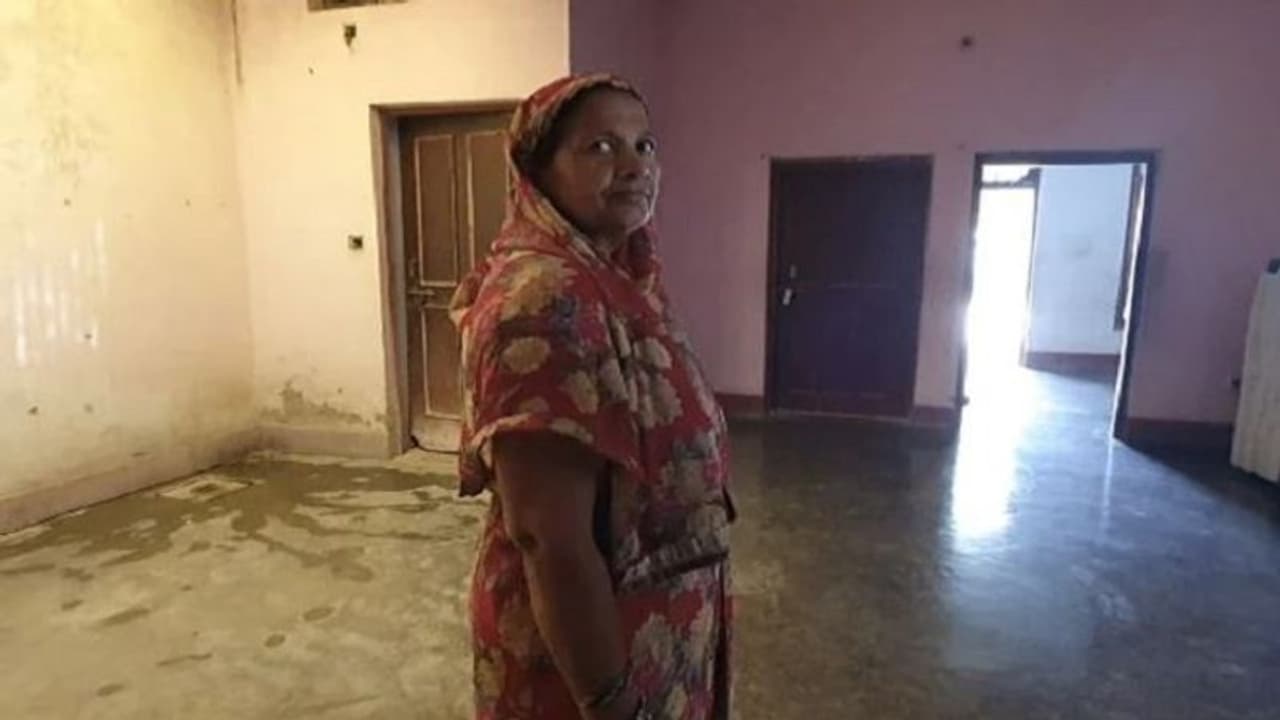 कोरोना की दूसरी लहर ने एक महीने के अंदर ही उजाड़ दिया पूरा परिवार, ऑक्सीजन की कमी से हुई थी सबकी मौत कोरोना की दूसरी लहर ने एक महीने के अंदर ही उजाड़ दिया पूरा परिवार, ऑक्सीजन की कमी से हुई थी सबकी मौत