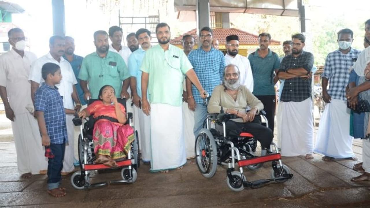 'രണ്ട് ദിവസത്തെ കപ്പലണ്ടി ചലഞ്ച്' അംഗപരിമിതർക്ക് ഇലക്ട്രിക് വീൽചെയർ സ്വന്തം 'രണ്ട് ദിവസത്തെ കപ്പലണ്ടി ചലഞ്ച്' അംഗപരിമിതർക്ക് ഇലക്ട്രിക് വീൽചെയർ സ്വന്തം