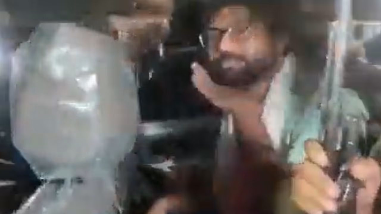 जिग्नेश मेवाणी को जमानत देकर कोर्ट ने असम पुलिस को लगाई फटकार, कहा पुलिसिया राज्य नहीं बनने देंगे जिग्नेश मेवाणी को जमानत देकर कोर्ट ने असम पुलिस को लगाई फटकार, कहा पुलिसिया राज्य नहीं बनने देंगे