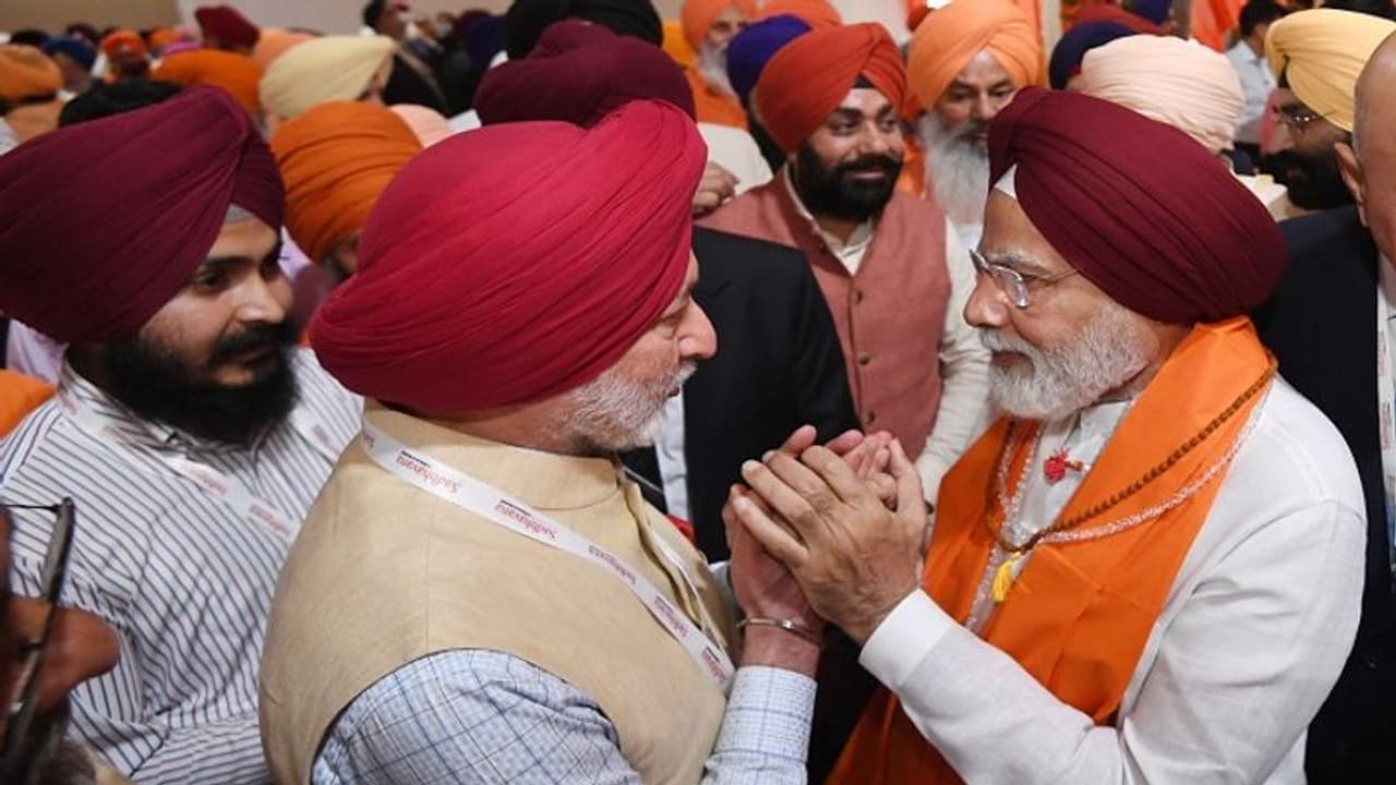 नरेंद्र मोदी से मिलकर सिखों ने कहा पीएम ने सिख समाज के लिए बहुत काम किया, प्रेरणा देती हैं उनकी बातें नरेंद्र मोदी से मिलकर सिखों ने कहा पीएम ने सिख समाज के लिए बहुत काम किया, प्रेरणा देती हैं उनकी बातें