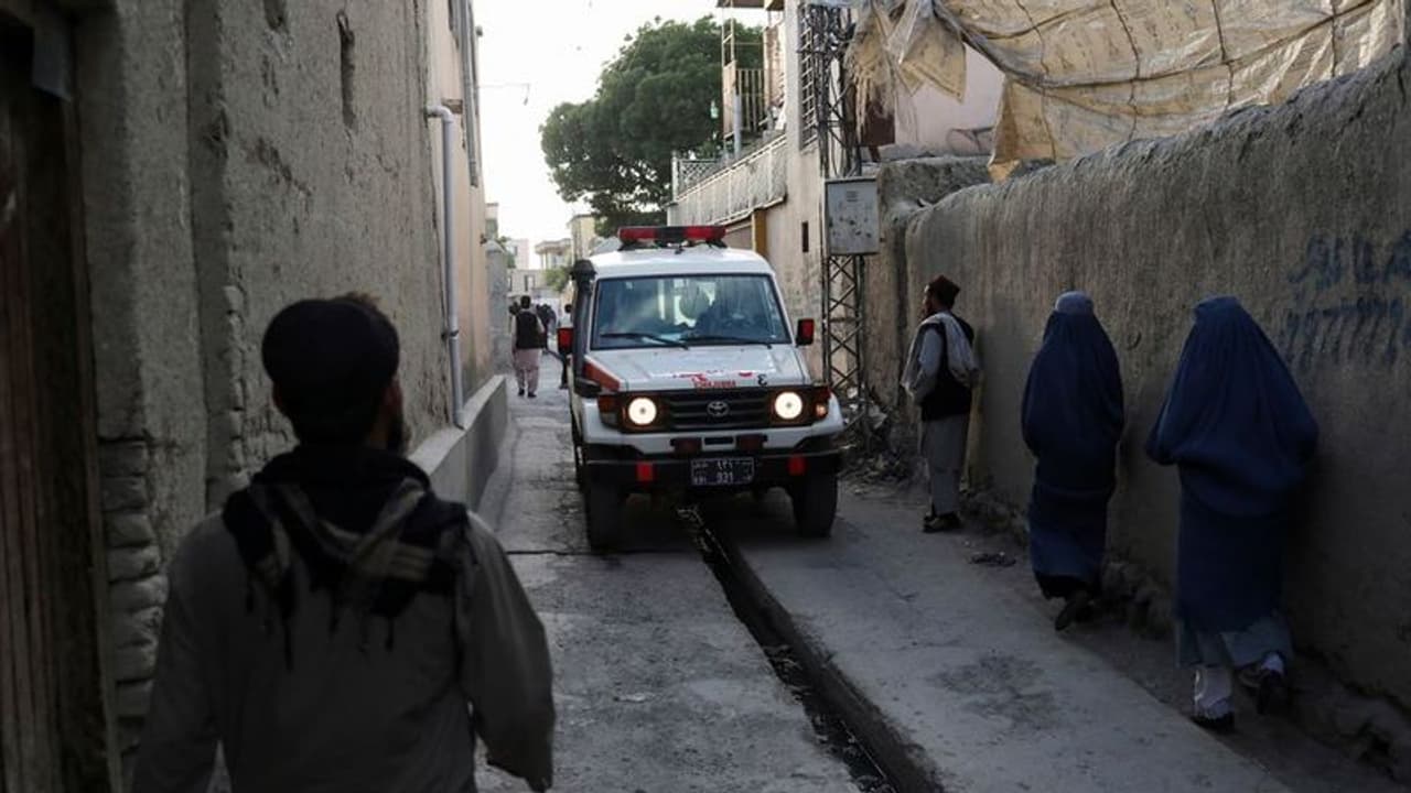 ഞെട്ടിക്കുന്ന ക്രൂരത; വെള്ളിയാഴ്ച പ്രാർഥനക്കിടെ അഫ്ഗാൻ പള്ളിയിൽ ചാവേർ ആക്രമണം, 50 പേർ കൊല്ലപ്പെട്ടു ഞെട്ടിക്കുന്ന ക്രൂരത; വെള്ളിയാഴ്ച പ്രാർഥനക്കിടെ അഫ്ഗാൻ പള്ളിയിൽ ചാവേർ ആക്രമണം, 50 പേർ കൊല്ലപ്പെട്ടു