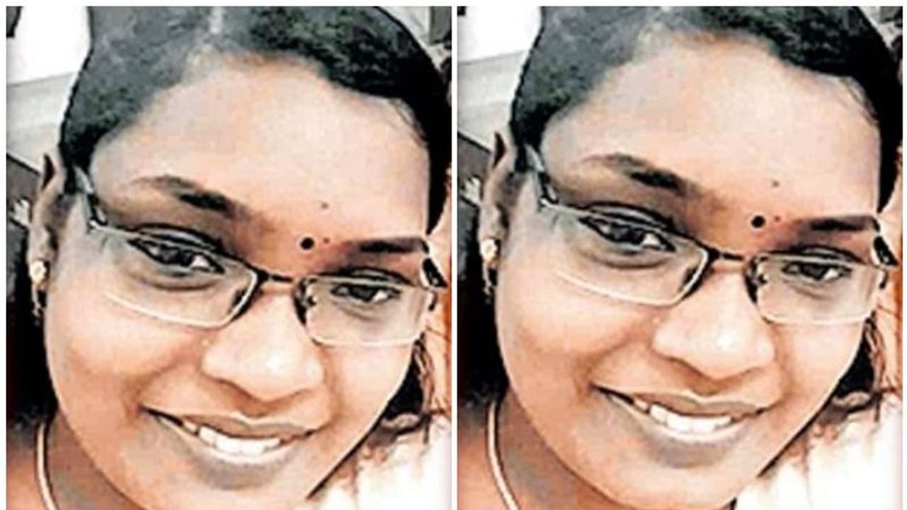 സർക്കാർ ഉദ്യോഗസ്ഥയുടെ മരണം: പോസ്റ്റ് മോർട്ടം റിപ്പോർട്ട് പുറത്ത്, ഭർത്താവ് കസ്റ്റഡിയിൽ സർക്കാർ ഉദ്യോഗസ്ഥയുടെ മരണം: പോസ്റ്റ് മോർട്ടം റിപ്പോർട്ട് പുറത്ത്, ഭർത്താവ് കസ്റ്റഡിയിൽ