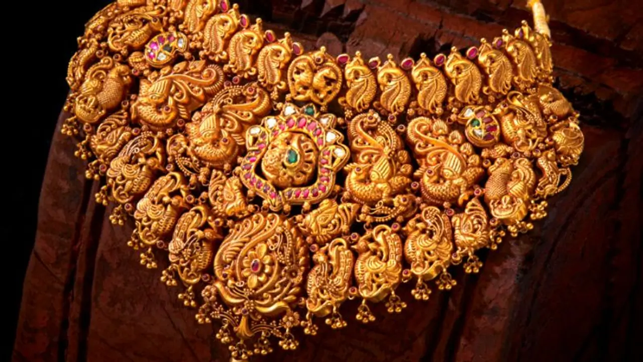 Gold Rate Today : രണ്ട് ദിവസത്തെ കുതിപ്പ് അവസാനിച്ചു, സ്വർണവില ഇടിഞ്ഞു; വിപണി നിരക്കറിയാം 