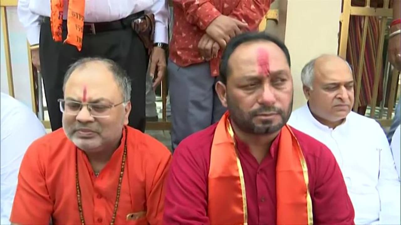 Patiala violence : పంజాబ్ లోని హిందువులు నిరసనలకు సిద్ధం శివసేన (హిందుస్థాన్) అధ్యక్షుడు పవన్ గుప్తా Patiala violence : పంజాబ్ లోని హిందువులు నిరసనలకు సిద్ధం శివసేన (హిందుస్థాన్) అధ్యక్షుడు పవన్ గుప్తా