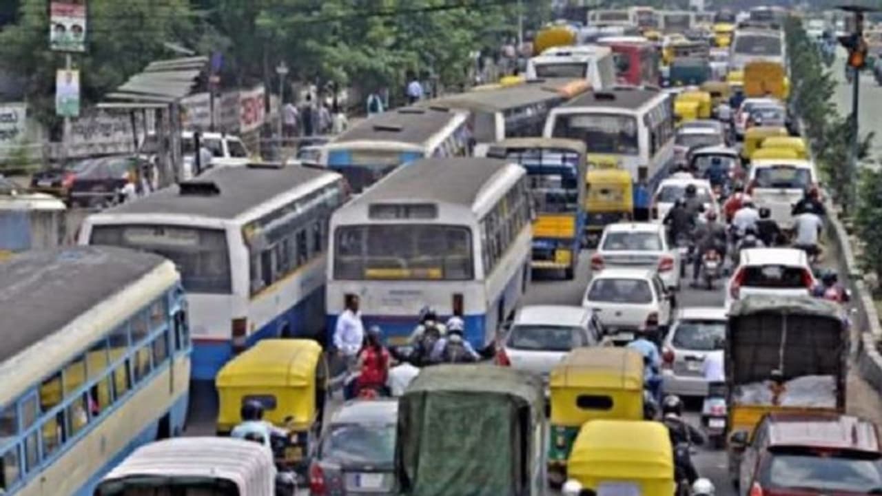 चारधाम और पर्यटन सीजन में पार्किंग की चुनौती से मिलेगा छुटकारा, 16 शहरों में की जा रही है ये तैयारी चारधाम और पर्यटन सीजन में पार्किंग की चुनौती से मिलेगा छुटकारा, 16 शहरों में की जा रही है ये तैयारी