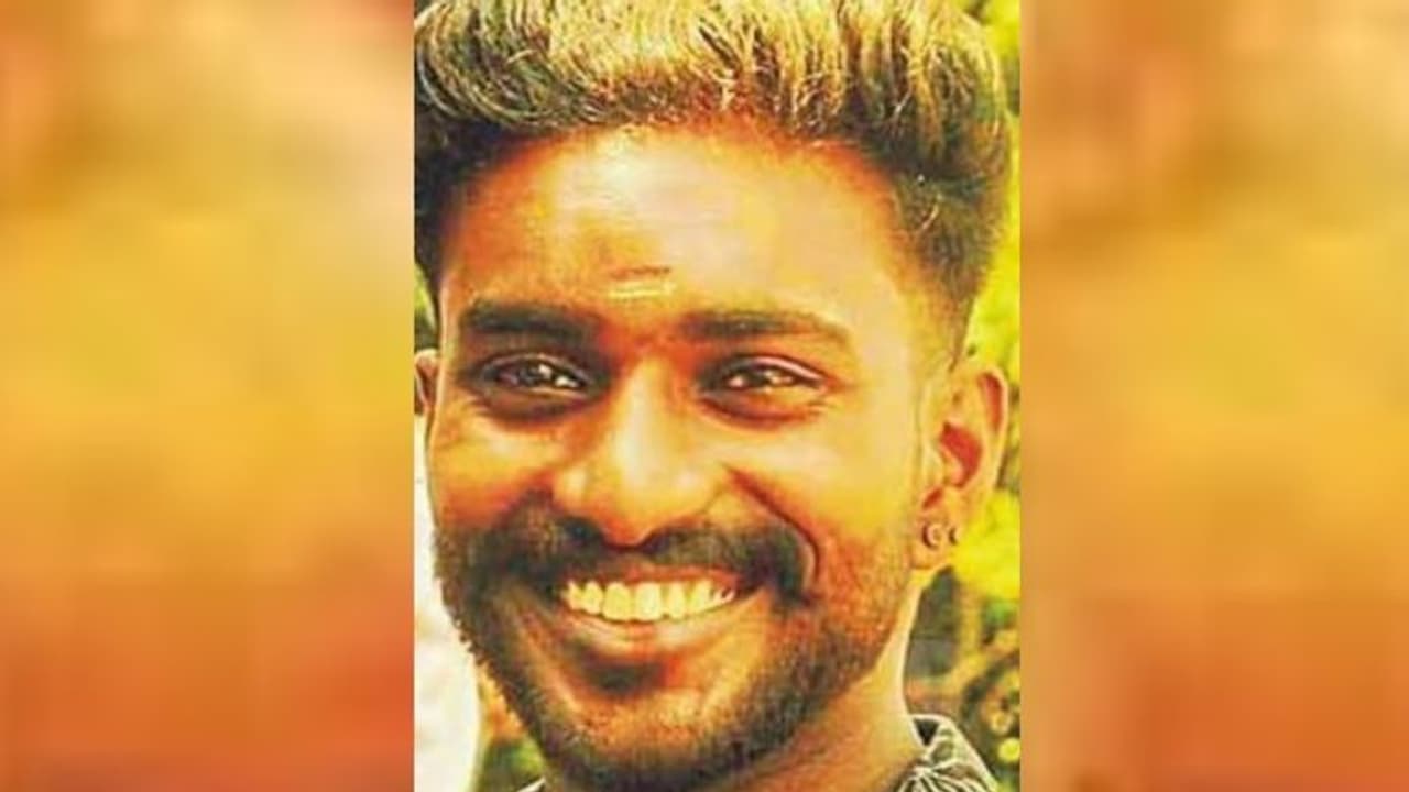 മിനിലോറി തലകീഴായി മറിഞ്ഞ് പരിക്കേറ്റ് ചികിത്സയിലായിരുന്ന യുവാവ് മരിച്ചു മിനിലോറി തലകീഴായി മറിഞ്ഞ് പരിക്കേറ്റ് ചികിത്സയിലായിരുന്ന യുവാവ് മരിച്ചു